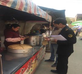 英德市食藥監(jiān)局全力加強鎮(zhèn)級春節(jié)前食品安全大檢查，保障食用農(nóng)產(chǎn)品批發(fā)安全